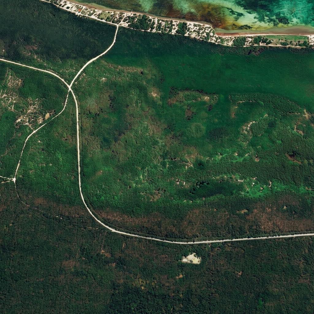 Vista satelital de Paraíso Mahahual y la costa de Mahahual, Quintana Roo